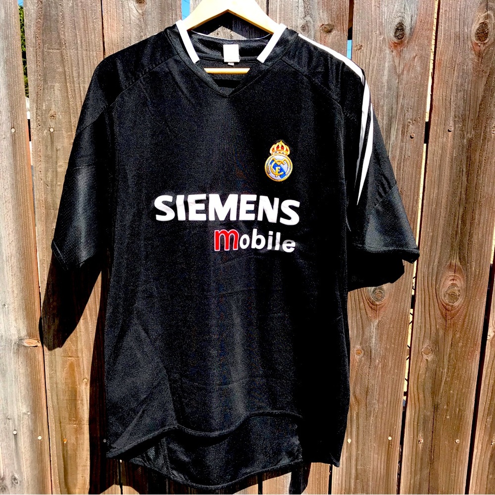 Real Madrid replica soccer jersey. Siemens mobile. #8. Black. Adidas replica.
